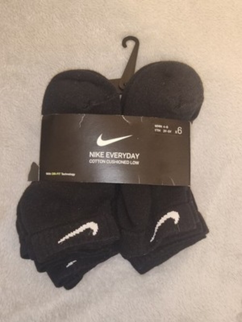 Nike Socks 6 Pair Size SMALL WMN 4-6 YTH 3Y-5Y *FREE SHIP* - Picture 1 of 2